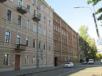 Дом 35 и дом 37 (слева)