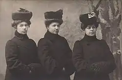 Сестры Недоносковы — Ольга, Мария, Анна (слева-направо)