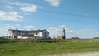 Чеченская башня у входа в село.