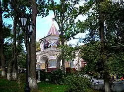 Восстановленные Николаевские Триумфальные ворота (2003 год).