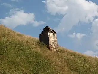 Надземный склеп в Тишли