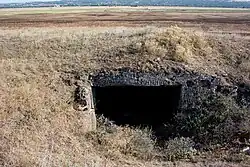 Надпись Смерть фашистским оккупантам над входом