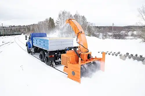 Локомобиль МАРТ-3 с автономной (модульной) шнекороторной установкой для уборки ж\д путей от снега.