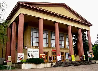 Ставропольский академический ордена «Знак Почёта» театр имени М. Ю. Лермонтова.Построен в 1964 году. Проект здания выполнен в соавторстве с И. В. Лысяковой. памятник архитектуры.