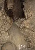 Сталагмит «Перелаз» в Большой Фанагорийской пещере