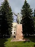 Статуя Ленина перед ДК «Энергетик»