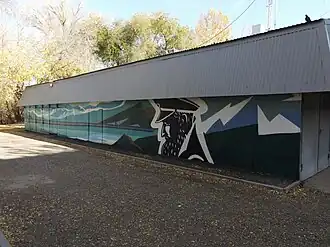 Стена в Сквере речников После