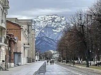 Вид Столовой горы с проспекта Мира, Владикавказ