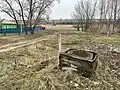 То, что осталось от колодца-журавля. Со стороны Слюсарево это правая часть села, ныне ул.Зеленая