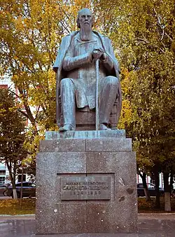 Памятник М.Е. Салтыкову-Щедрину на Тверской площади.