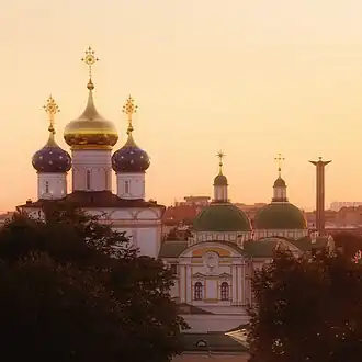 Спасо-Преображенский собор и Императорский путевой дворец в лучах заката. Вид с крыши кинотеатра «Звезда».