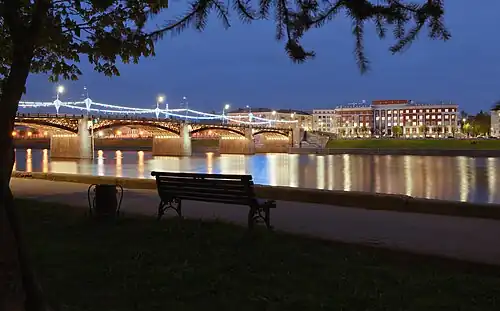 Набережная Афанасия Никитина. Вид на Волгу, Новый мост, Дом Ворошиловских стрелков.