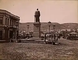 Тифлис. Памятник князю М. С. Воронцову. Фото 1890-х гг.