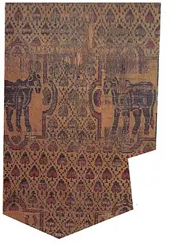 Бык напротив быка, пальметта (узорчатое полотно) образца X в. Шёлк. Сокровищница св. Стефана, Маастрихт.