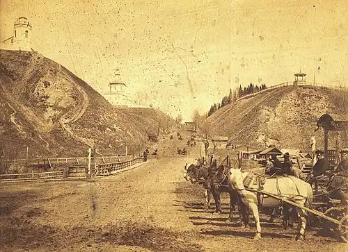 Никольский взвоз и сад с памятником и беседкой (начало XX века)