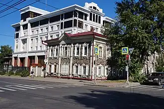 Карташова, 32 / Красноармейская, 88