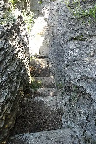 Вход в пещеру Трёхглазка