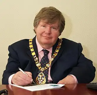 Уильям Лоуренс в регалиях члена окружного совета Стратфорд-апон-Эйвона