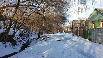 начало улицы — до примыкания улицы Дружбы, слева ручей Черторыйка