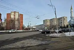 Улица Юлиуса Фучика на участке 10-го (справа) и 11-го (слева) микрорайонов Горок (декабрь 2018)