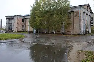 Фасад со стороны первого особняка Бурнаевых-Курочкиных