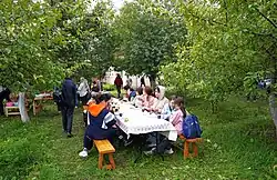 Чаепитие в яблоневом саду при музее А. М. Горького