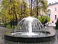 Фонтан возле главного учебного корпуса