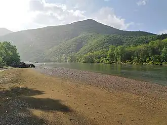 Хр. Холодный в районе гор Вера, Надежда и Любовь, южные отроги.