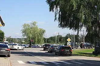 Дорожная полиция регулирует поток машин гостей праздника