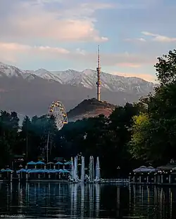 Вид на телебашню Кок-тобе с парка