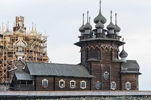 Многоглавая Покровская церковь. Кижский погост (Карелия)
