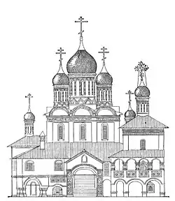 Церковь Рождества Христова, первоначально симметричная, была дополнена башенным приделом