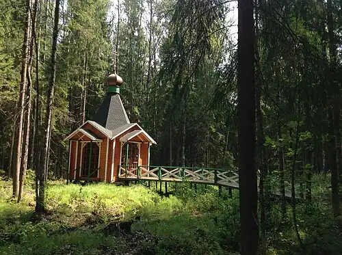 Часовня во имя святого Николая — покровителя всех путешествующих. Сооружена в 2014 г.