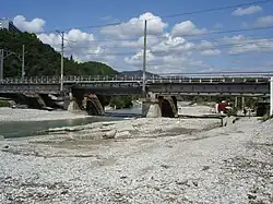 Железнодорожный мост через реку