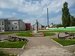 Шилово. Памятник балтийскому моряку В.Я. Исаеву.