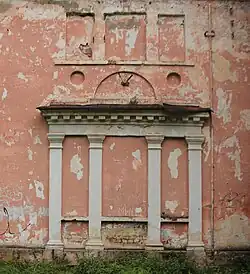 Элементы внешнего декора, повторяющие структуру портиков-лоджий