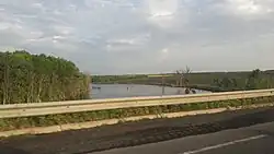 Река между селами Ладыжинка и Городница