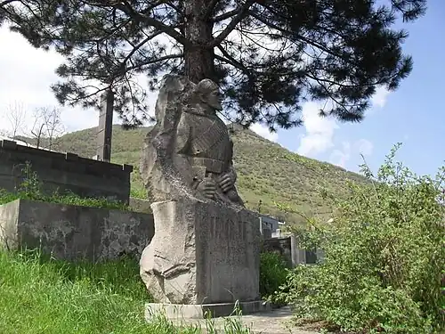 Статуя Соса Нуриджаняна (скульптор — Марат Нуриджанян