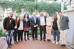 השר משה ארבל עם עם פרופסור דניאל הרשקוביץ, נציב שירות המדינה וחברי להקת שווים מעמותת אלווין ישראל