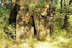 Древние Хачкары около развалин монастыря Джухтак