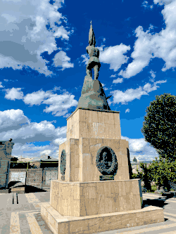 Вид на памятник с юга