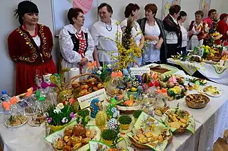 Пасхальные блюда, украшения и традиционная одежда, 2014 год.