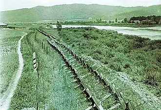 Противотанковые и противопехотные заграждения Перемышльского укрепрайона, район города Санок, 1941 г., видны ежи.