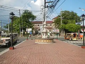 Площадь Кальдерон с церковью Санта-Ана на заднем плане