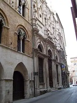 Вид на ложу с улицы