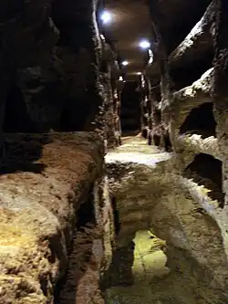 Два уровня катакомб Санта-Лючия