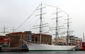 "Герцогиня Анна" в Дюнкеркской гавани