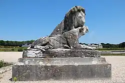 Лев и львица. Сады замка Во-ле-Виконт в окрестностях Мелёна (55 километров к юго-востоку от Парижа)