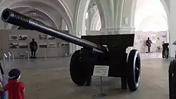 107-мм пушка образца 1910/30 годов в Музее артиллерии г. Санкт-Петербург, внутренняя экспозиция