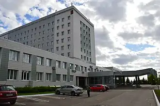 Один из корпусов Межрегионального клинико-диагностического центра (МКДЦ) (май 2019)